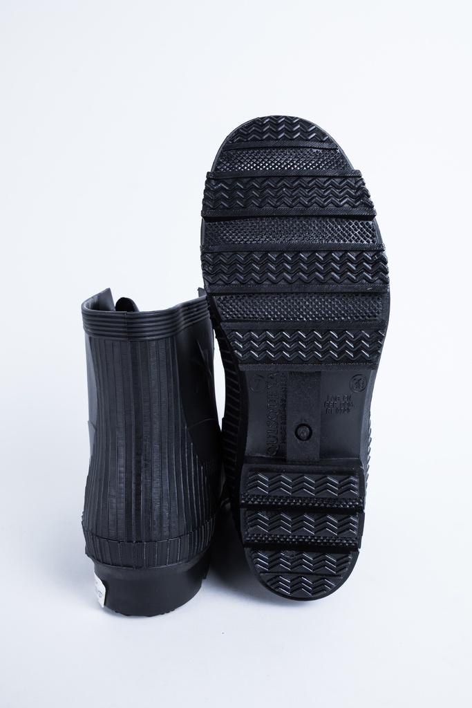 SIZE 7 SHORT ANKLE BOOTS